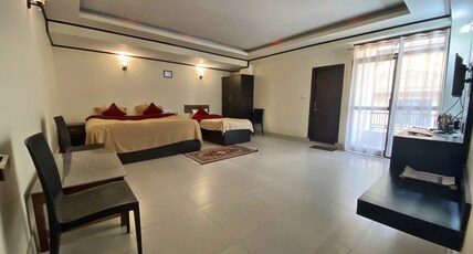 Lingmoo Residency Room Type - Super Deluxe Family Room (With Balcony)