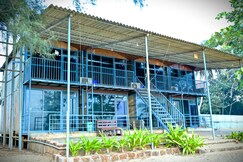 R K Beach Cottage | Private Rooms & Dorms