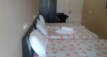 Hotel Barbareek Inn Room Type - Deluxe Three Beded Room