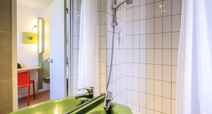 ibis budget Limoges Room Type - TRIPLE - Room for 3 people with 3 single beds ibis budget Limoges Room Type - TRIPLE - Room for 3 people with 3 single beds