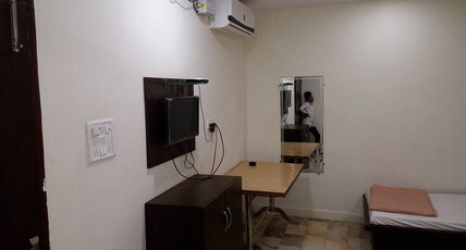 HOTEL SHREE  PALACE Room Type - AC DELUXE ROOM