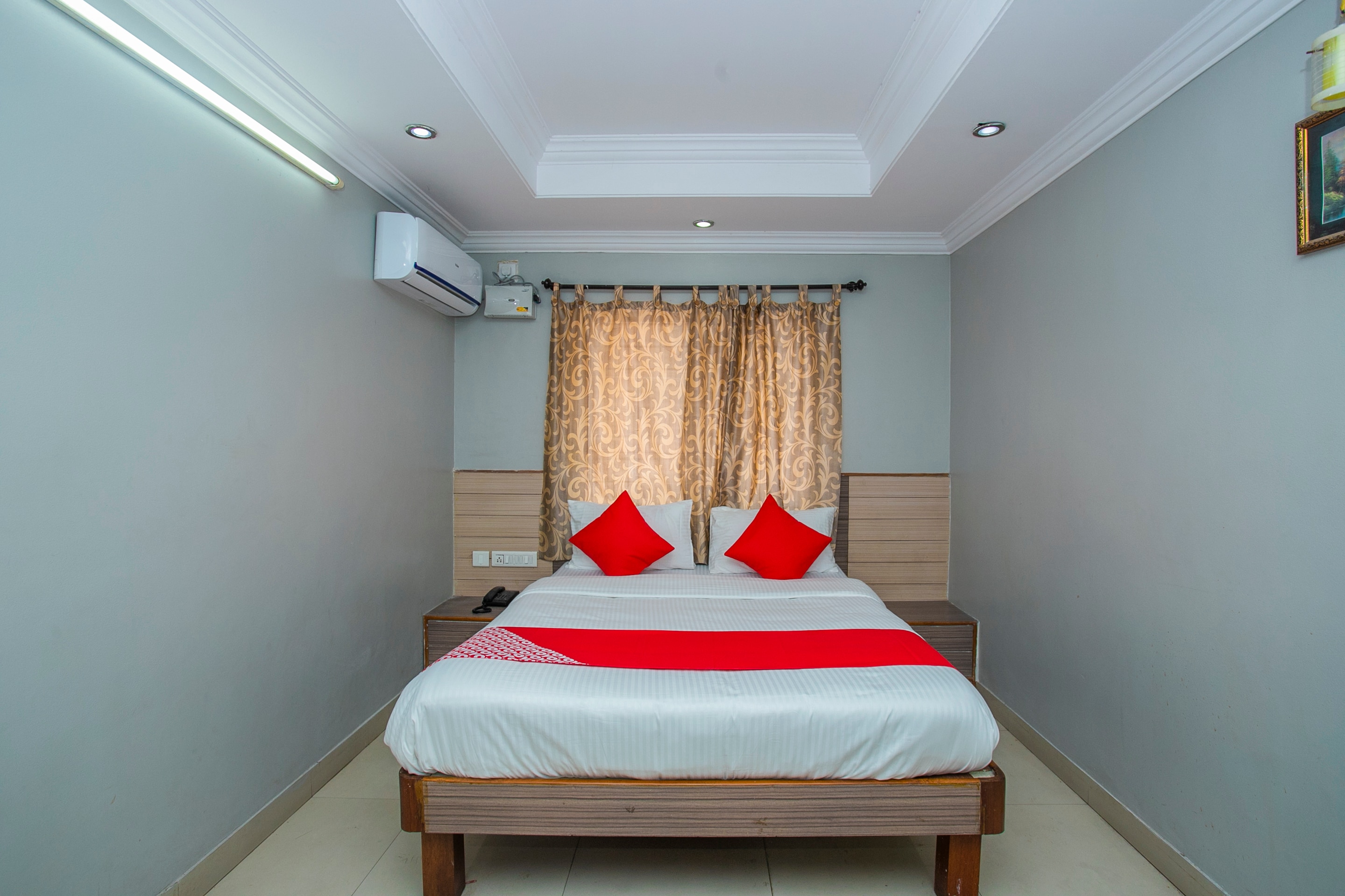Hotel O White Fort Near Lalbagh Botanical Garden - Tap to explore photos