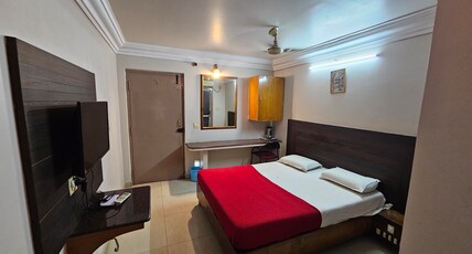 SRI ISWARYA RESIDENCY Room Type - AC ROOM