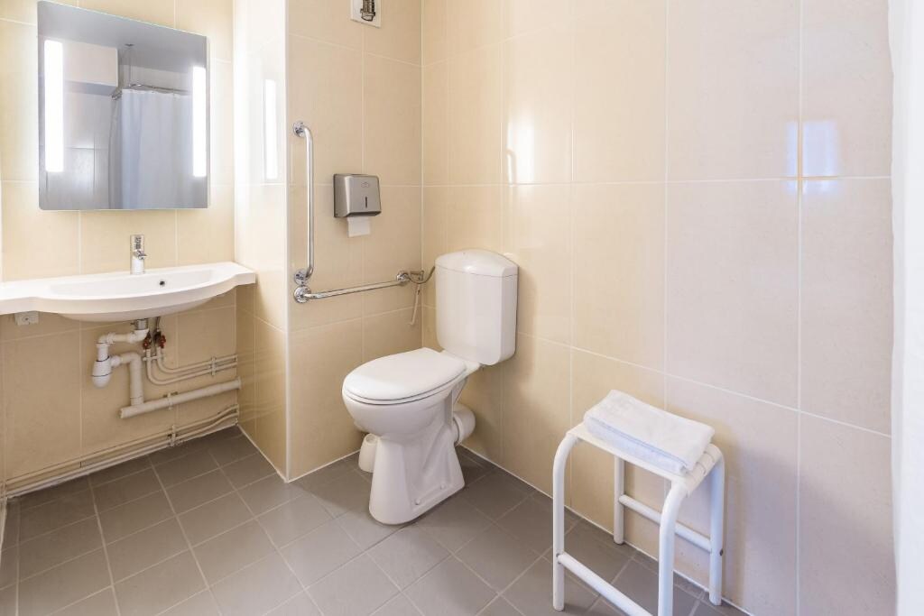 B&B HOTEL Villeneuve-Loubet Plage - Tap to explore photos