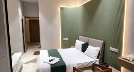Hotel VD Rooms Althan Room Type - Deluxe Room