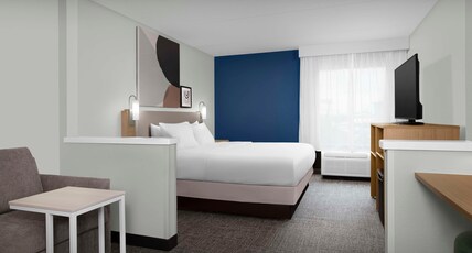 Spark by Hilton San Antonio Airport Room Type - 1 KING BED WITH SOFABED