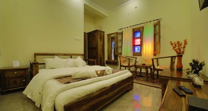 Rajasi palace Room Type - Deluxe Room
