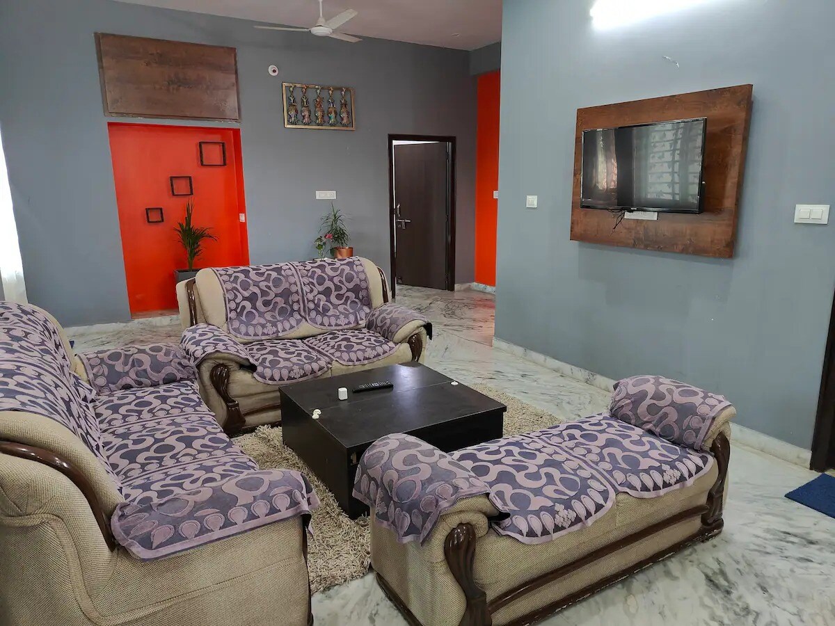 Gharana Entire 2 Bedroom with Kitchen and Living Room - Tap to explore photos