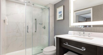 Embassy Suites by Hilton Toronto Airport Room Type - 2QUEEN BEDS 1 ROOM SUITE