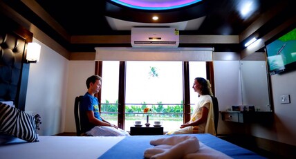 India Vacationz Houseboat Room Type - Super Deluxe room (Sharing Houseboat AC timings from 9 PM to 6 AM)
