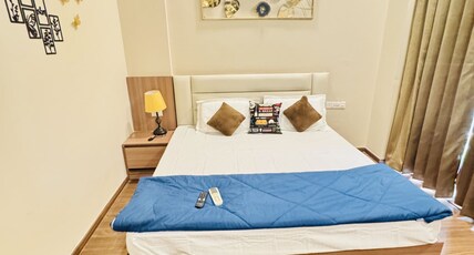 Luxury Studio Apartment Near Expo Mart Room Type - Bedroom