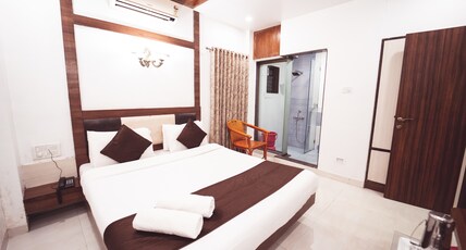 Shantis Hotel Surbhi Room Type - Super Deluxe Room
