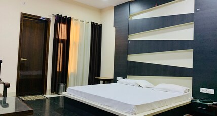 The Rawat Hotel Room Type - Deluxe Luxury Room