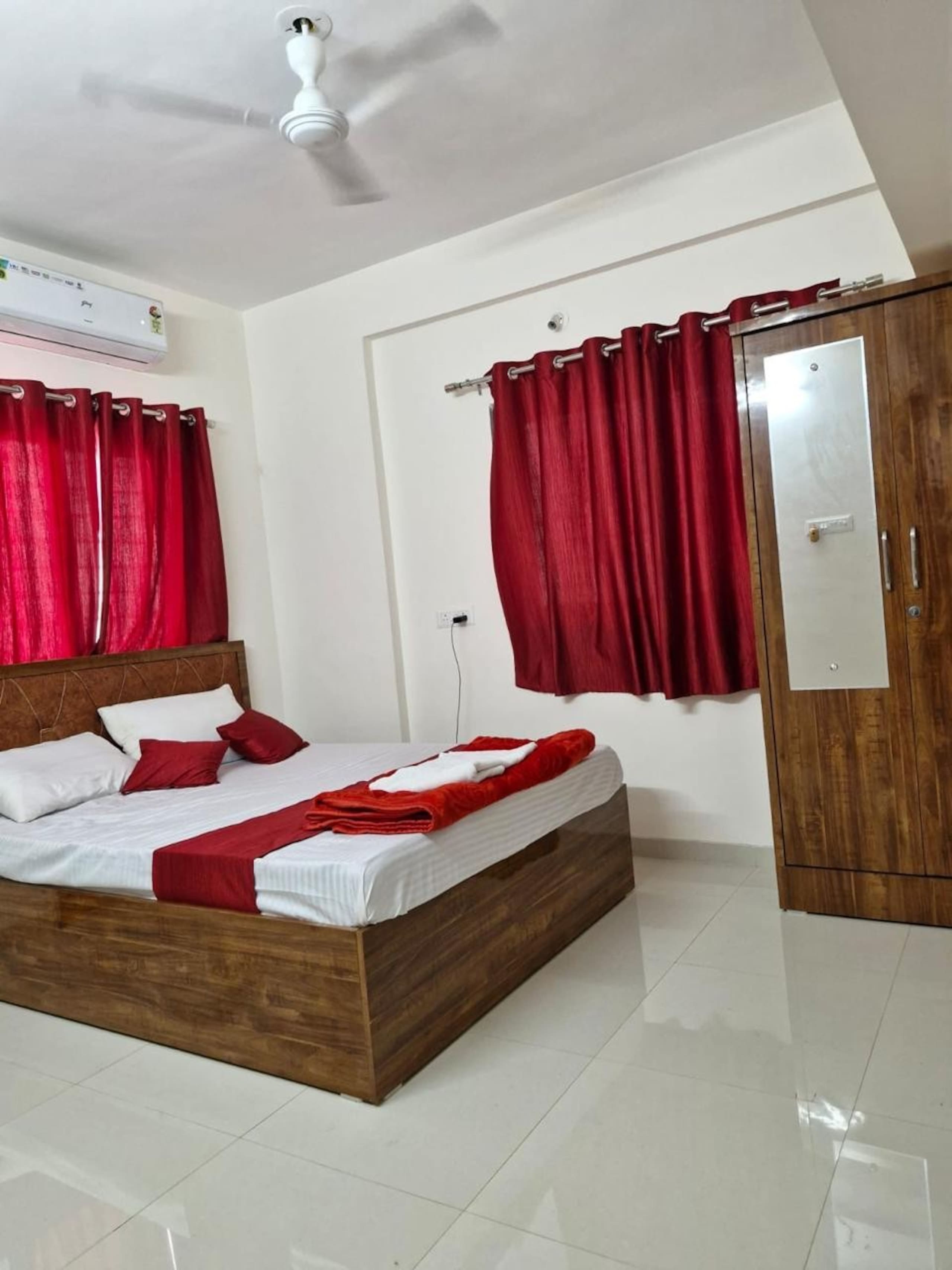 1BHK ComfyStay 4 by sunshine comfystay - Tap to explore photos