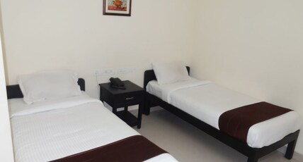 BALAJI RESIDENCY OPPOSITE TO KOYAMBEDU BUS STAND & METRO STATION Room Type - Deluxe AC Room