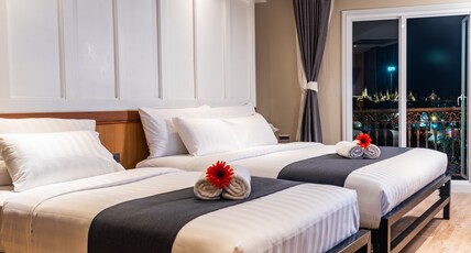 Dang Derm in The Park Khaosan Room Type - Deluxe Triple