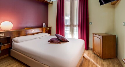 La Villa, Sure Hotel Collection by Best Western Room Type - 1 Double Bed, Non-Smoking, French Size Bed 140 Cm