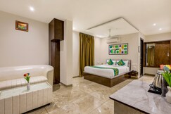 Treebo Iraa, 5 Minutes From Railway Station