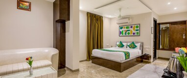 Treebo Iraa, 5 Minutes From Railway Station