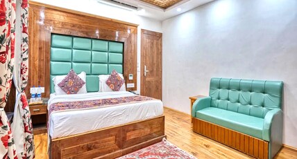 Hotel Royal Comfort Regency - Dal View Room Type - Deluxe Room AC