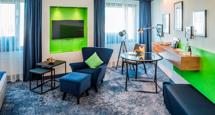 Holiday Inn STUTTGART Room Type - 1 King Premium Top Floor