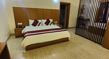 Hotel Paradise Mansion @ Mall Road (Free Onsite Parking), Mussoorie Room Type - Heritage Supreme Family Room