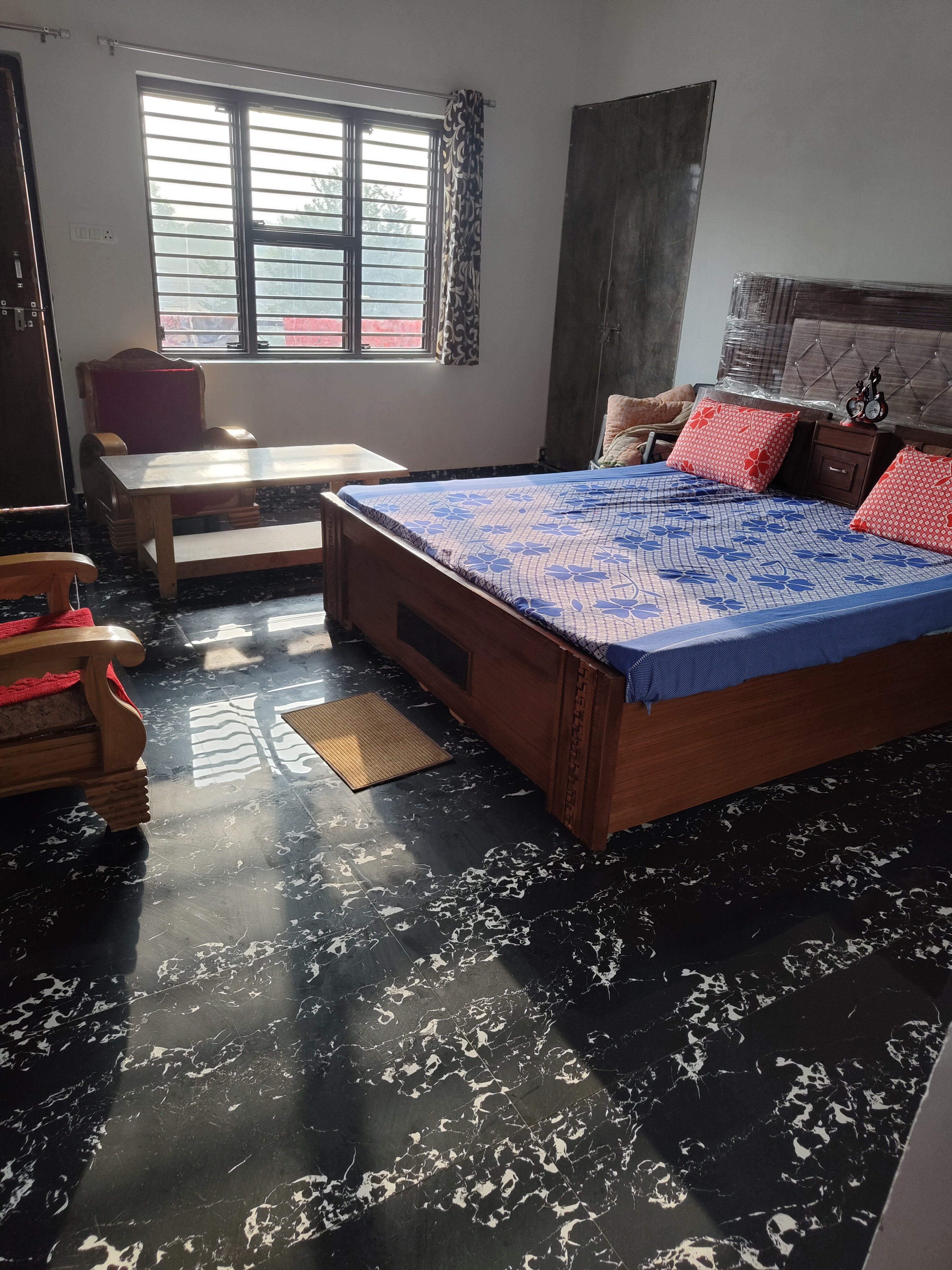 Proxima Home Stay - Tap to explore photos