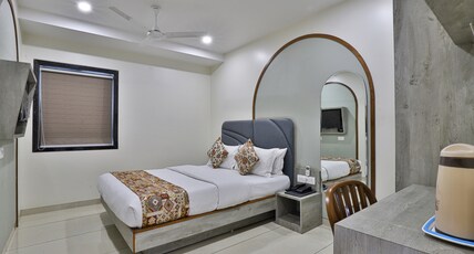 Hotel Signature - Near Surat Railway station Room Type - Executive Room Double Bed