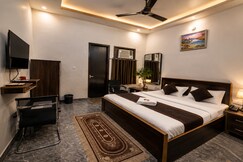 Nidhivan Dham Hotel - Near Janam Bhoomi Mathura