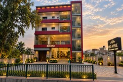 Red Apple Hotel 