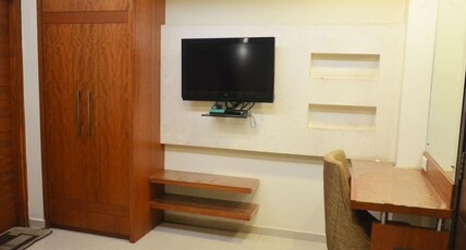 Hotel Apna Avenue Room Type - Executive Room