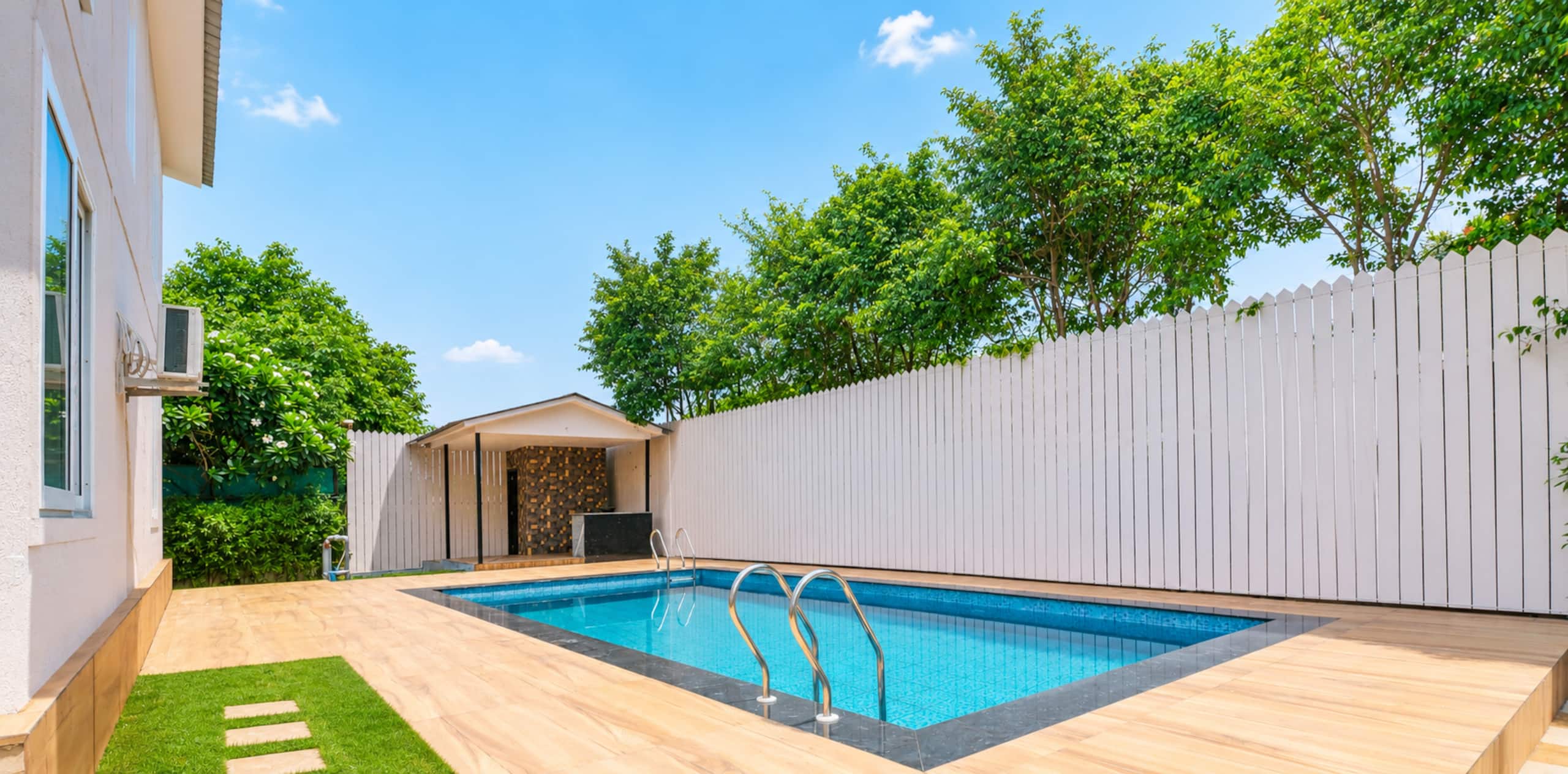 4 Bedroom Farmhouse With Private Pool In Noida - Tap to explore photos