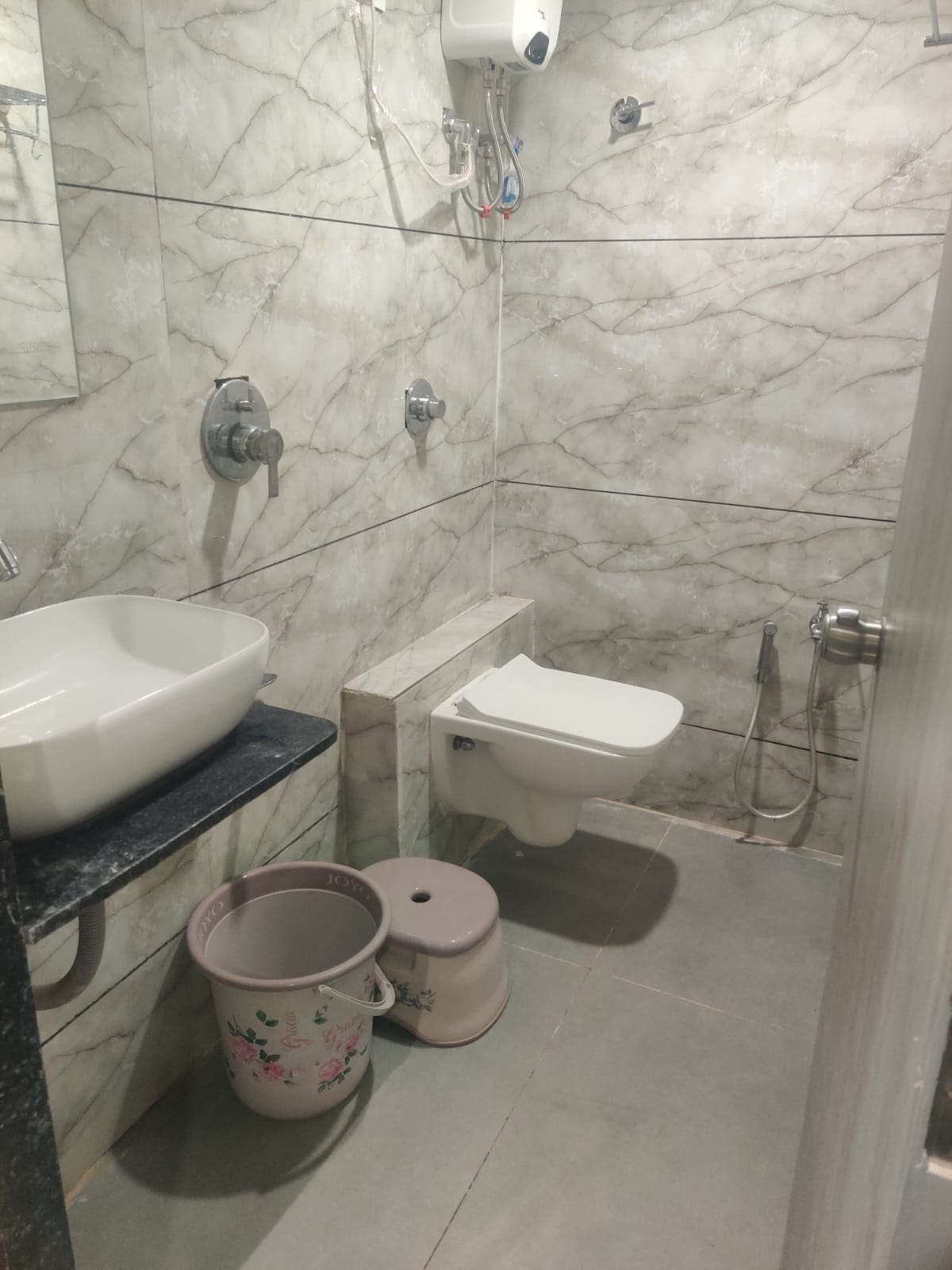 Hotel New Mahaveer - Tap to explore photos