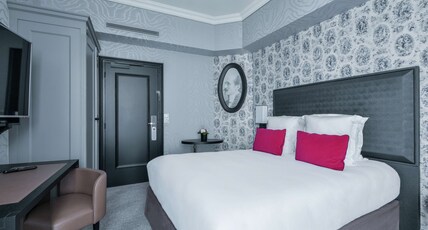 Maison Astor Paris, Curio Collection by Hilton Room Type - PREMIUM QUEEN ROOM