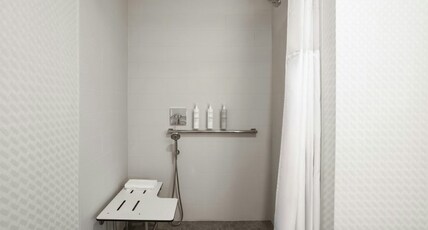Hampton Inn and Suites Richmond/Glenside Room Type - 1 QN ACC RI SHWR STUDIO NS