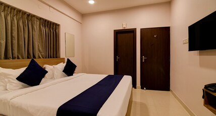 Hotel Signature Vista Room Type - Deluxe Room Hotel Signature Vista Room Type - Deluxe Room