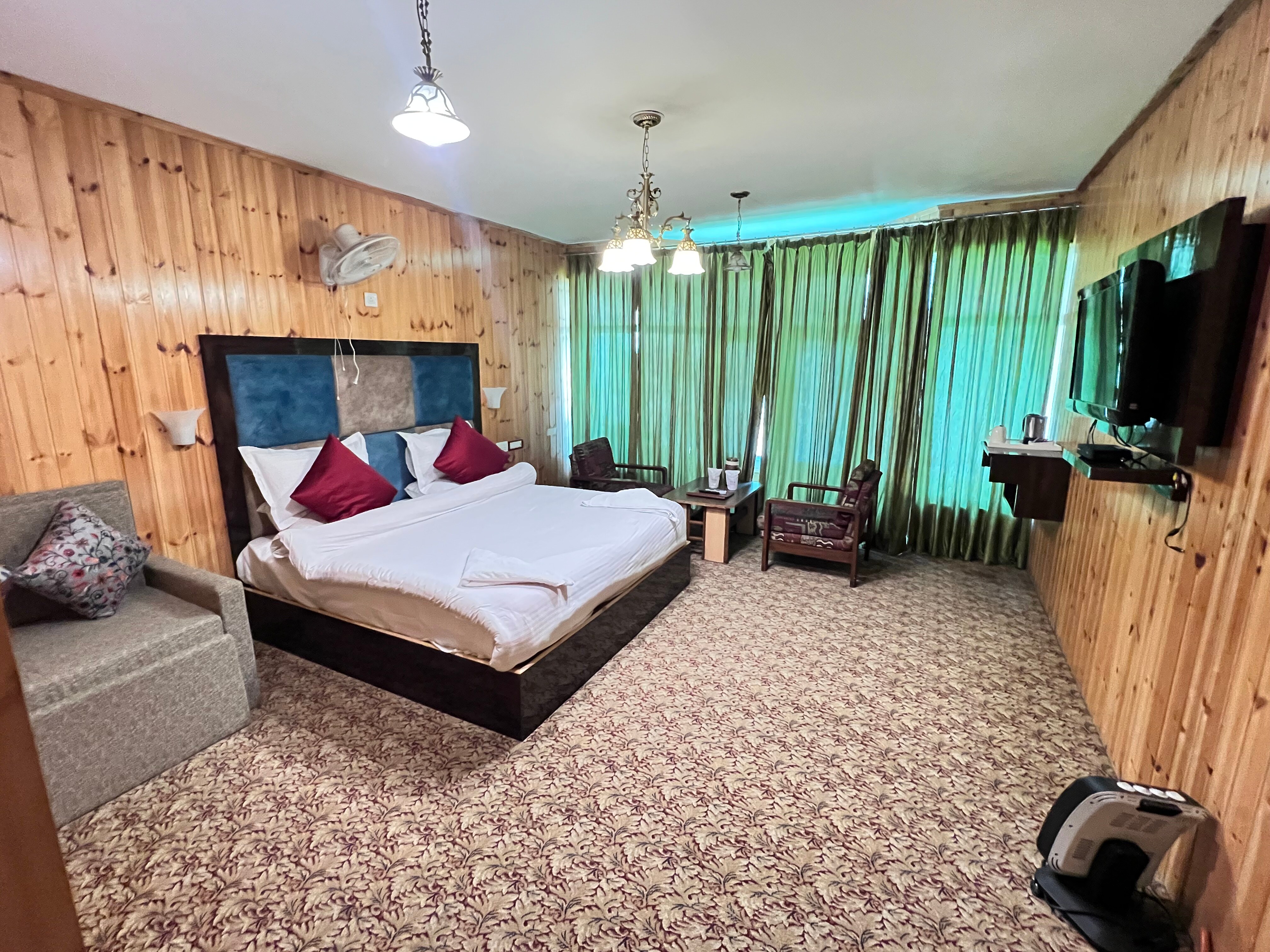 HOTEL SONAMARG GLACIER - Tap to explore photos