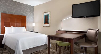 Embassy Suites by Hilton San Antonio Airport Room Type - 1 DBL BED NONSUITE NONSMOK