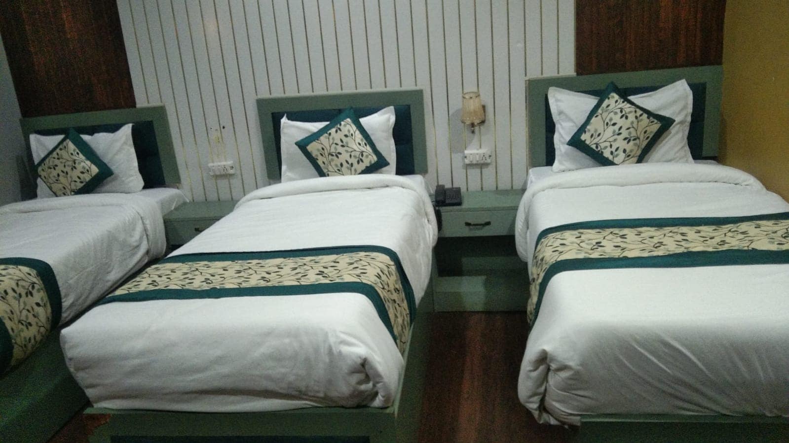 Hi Hotel By Madras(1.2 km from Triveni Ghat) - Tap to explore photos