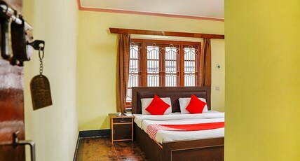 NEW CROWN HOTEL Room Type - Standard Double Rooms