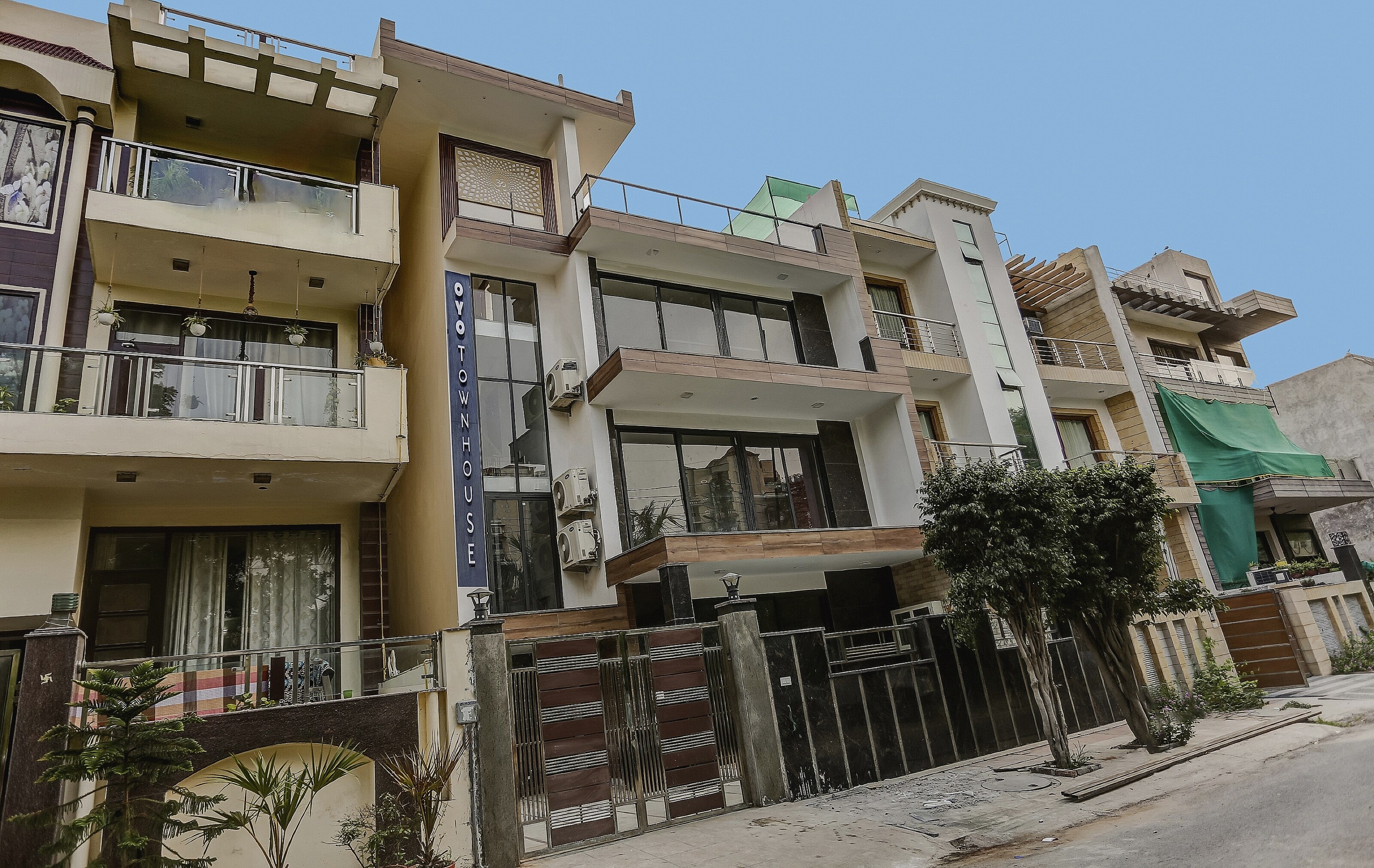 Townhouse Metro Inn Residency Near ISKCON Temple Noida - Tap to explore photos