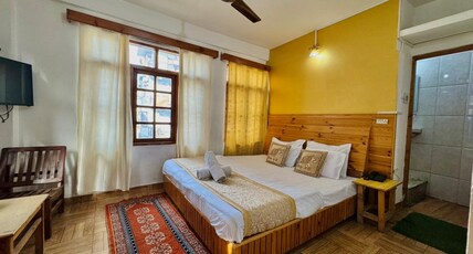 Devallya homestay Room Type - Tripple room