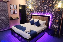 Alorah inn Crimson Manor