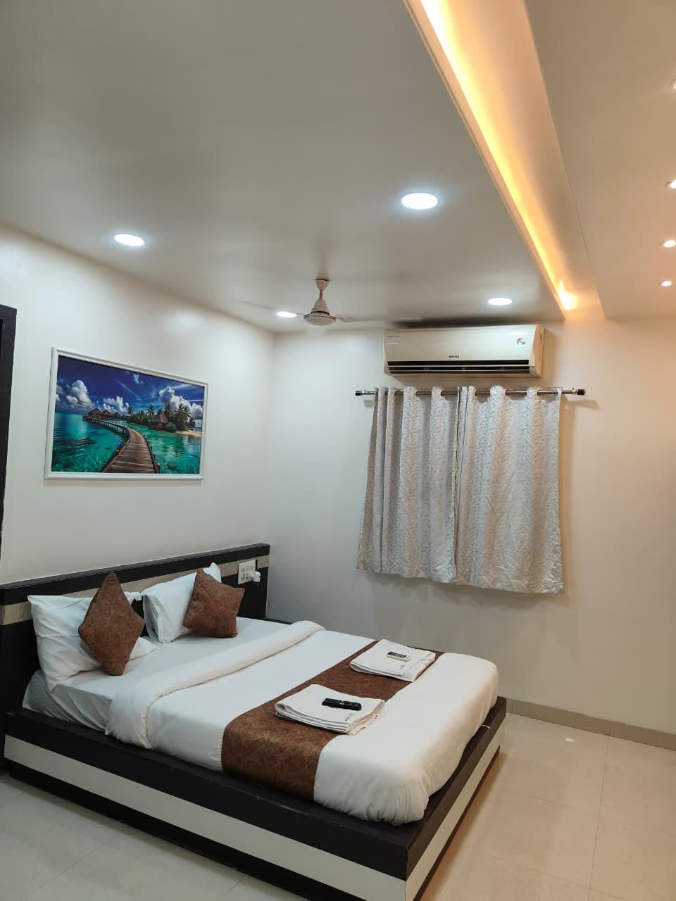 Hotel Dwarka - Tap to explore photos