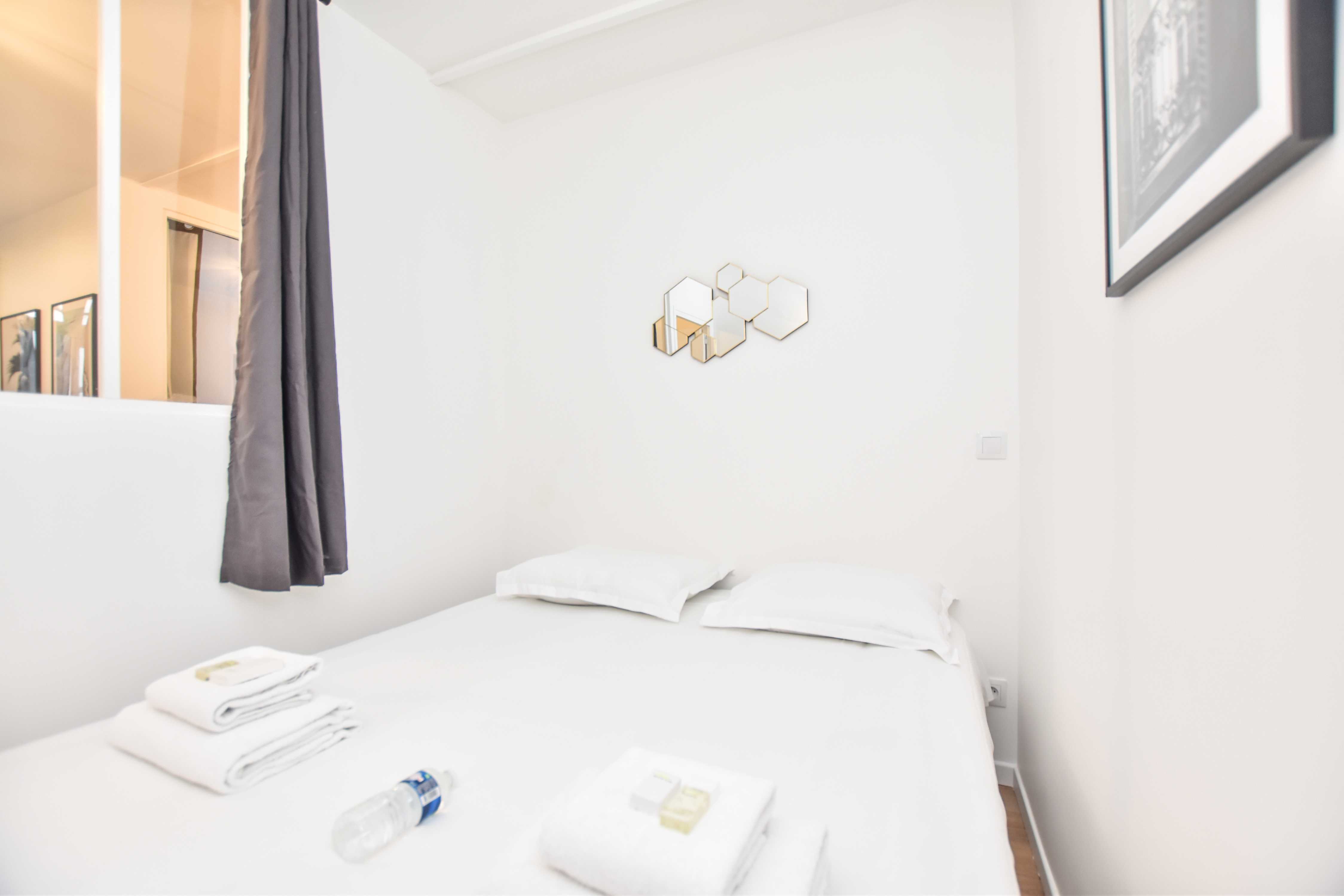 Peaceful apartment - 2BR for 4P - Musee Grevin - Tap to explore photos