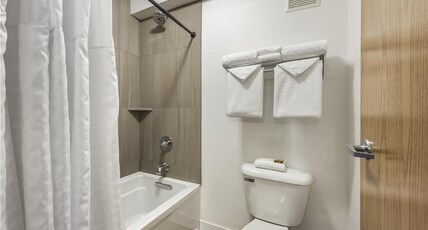 Best Western Plus Columbia River Inn Room Type - 2 Queen Beds, Non-Smoking, Larger Room, River View, Love Seat, Microwave And Refrigerator, Wi-Fi, Co Best Western Plus Columbia River Inn Room Type - 2 Queen Beds, Non-Smoking, Larger Room, River View, Love Seat, Microwave And Refrigerator, Wi-Fi, Co