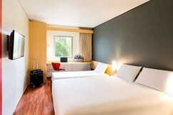 Ibis Monterrey Valle