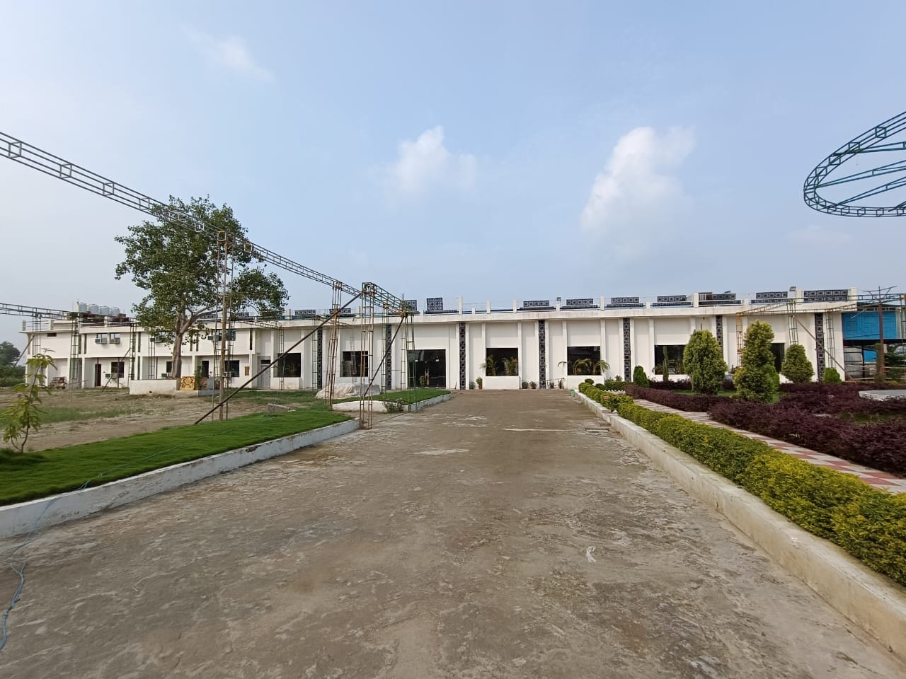 RAGAHAV JI SARKAR LAWN AND BANQUET HALL - Tap to explore photos