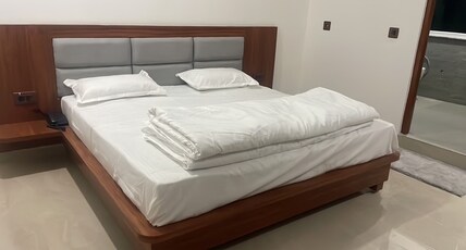 Hotel HimNivasa Room Type - Deluxe King Bed Room with City View