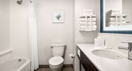 Hampton Inn by Hilton Delray Beach Room Type - 2 QUEENS STUDIO W BALCONY